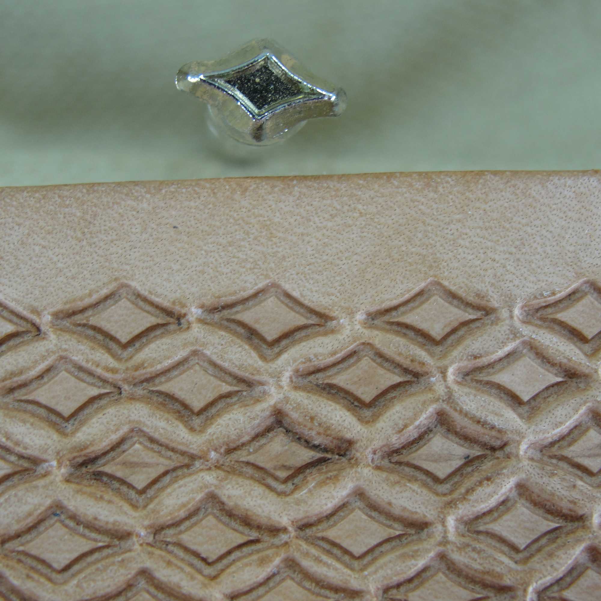 305 Diamond Geometric [USED]